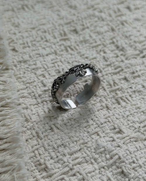 Droopvine Ring