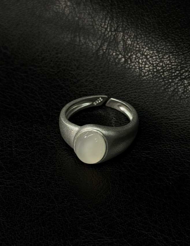 Eiravel Chalcedony Ring