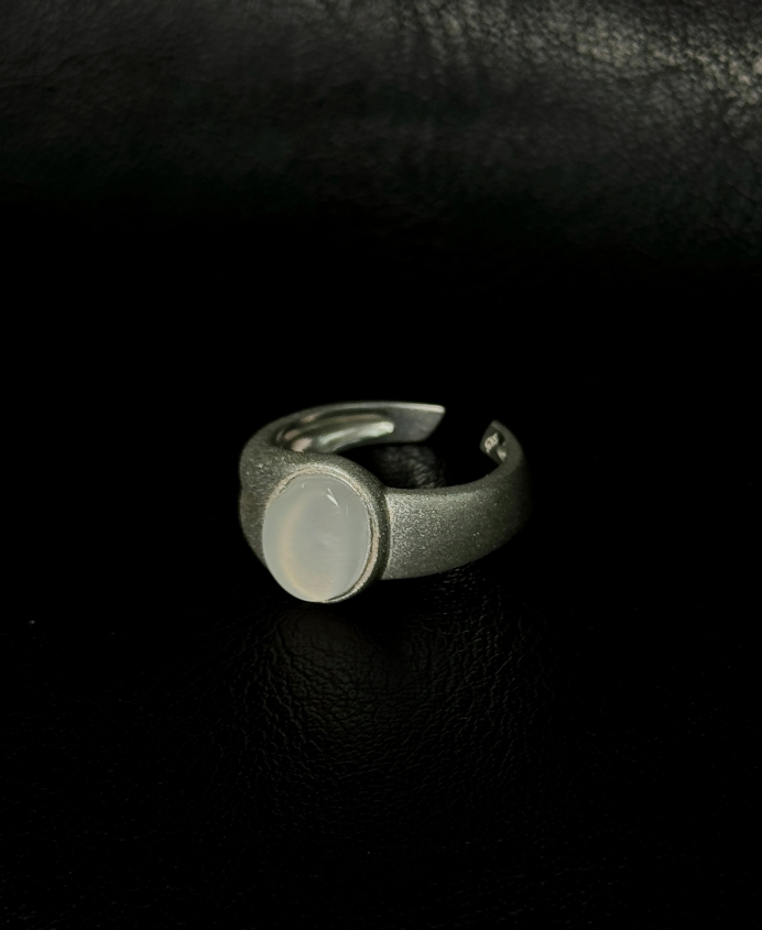 Eiravel Chalcedony Ring