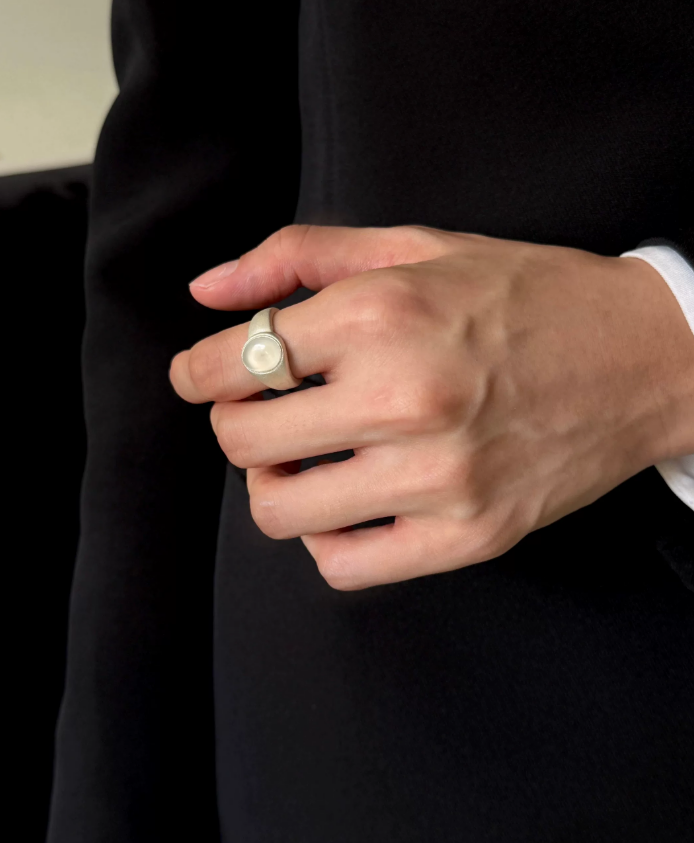 Eiravel Chalcedony Ring