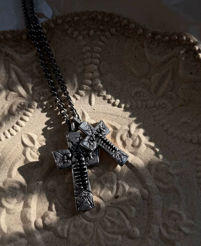 Crossfang Vintage Necklace