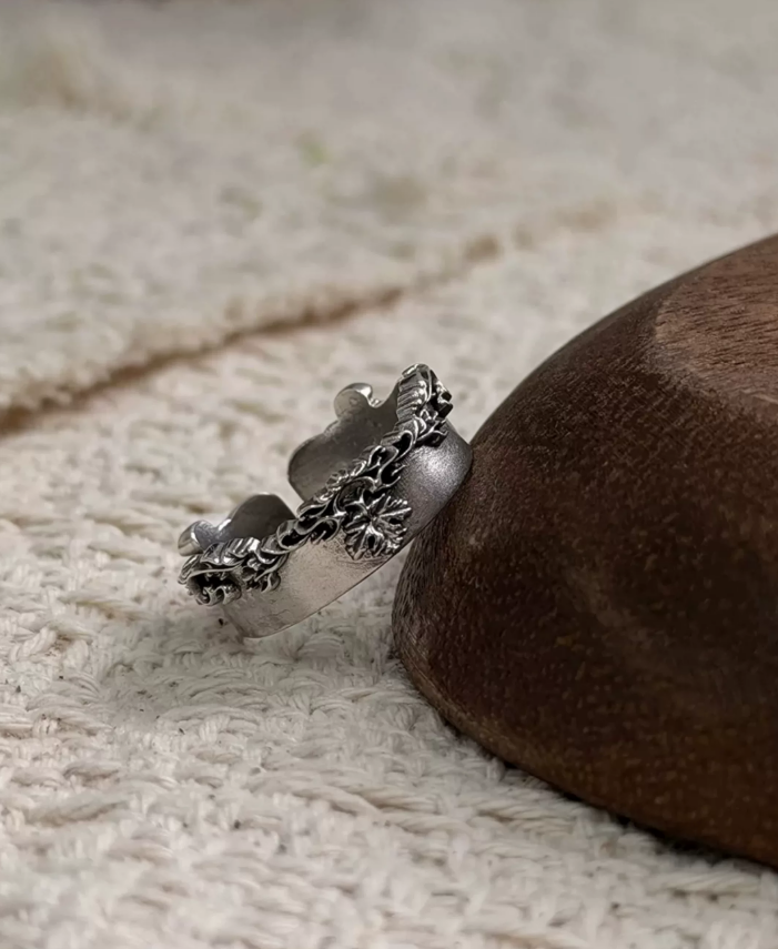 Droopvine Ring