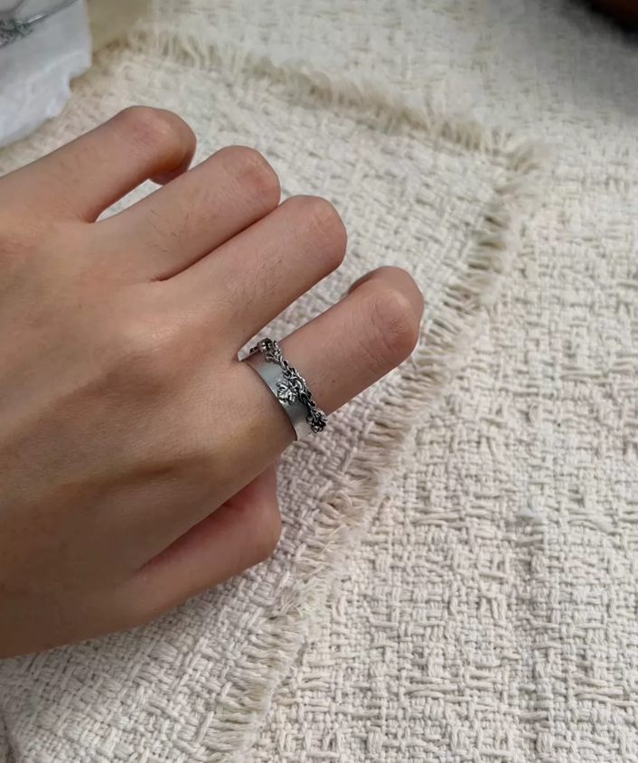 Droopvine Ring